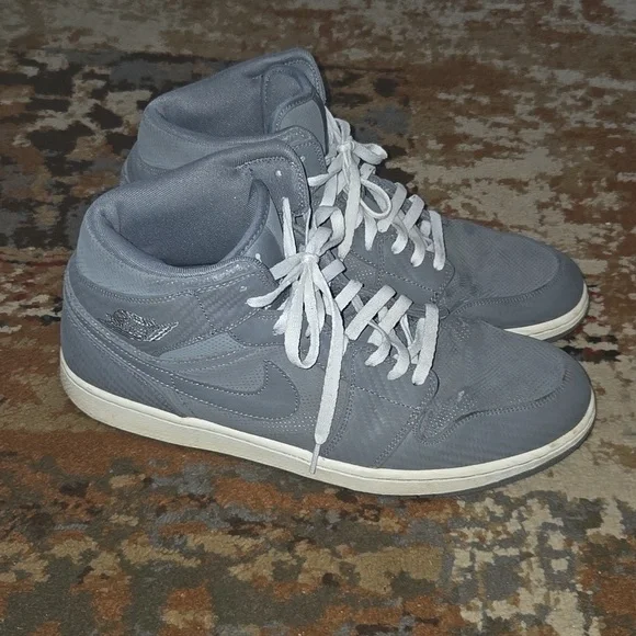 Jordan 1 Sneakers - Picture 3 of 4